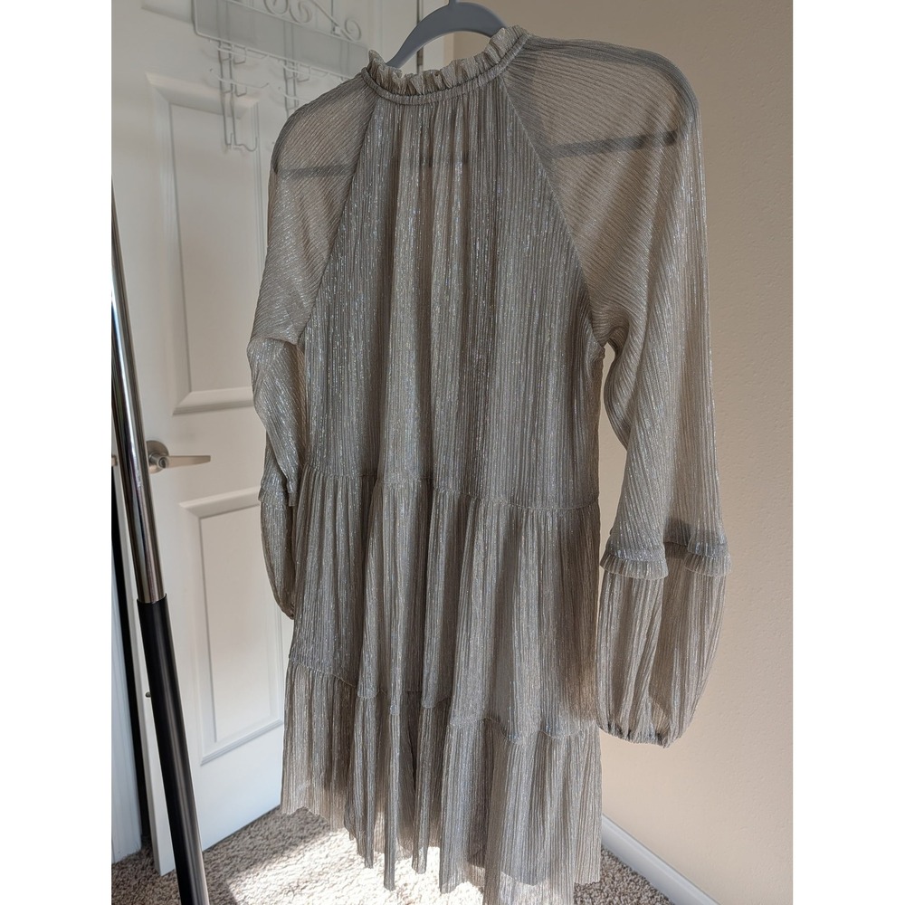 1.STATE Champagne Silver Metallic Pleated Tiered Mini Dress Small V-Neck Bishop